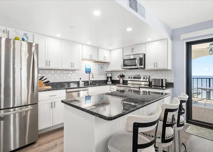 Gorgeous 2 Bedroom With Outdoor Pool And Ocean Views! *