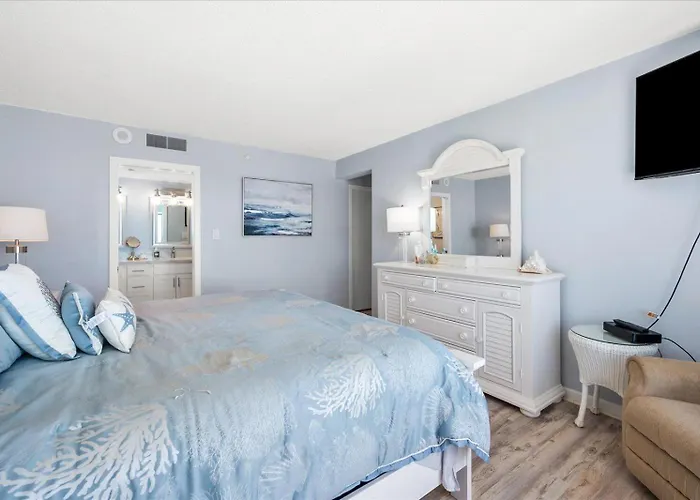 Gorgeous 2 Bedroom With Outdoor Pool And Ocean Views!