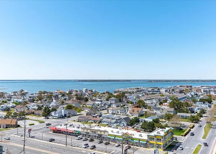 Gorgeous 2 Bedroom With Outdoor Pool And Ocean Views!